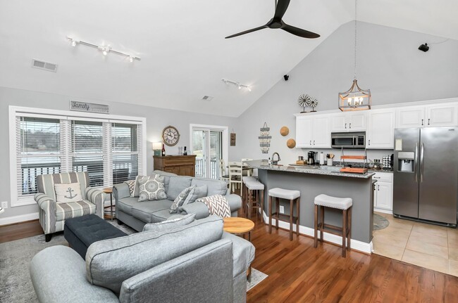 Building Photo - Fully Furnished Mid Term Lease
