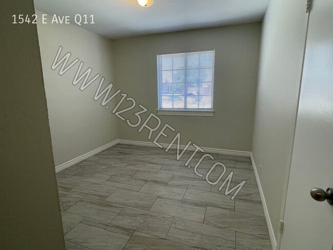 Building Photo - 1542 E Ave Q11