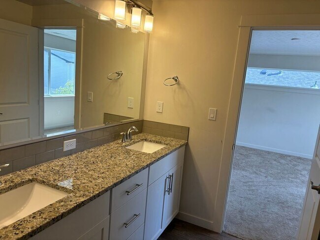 Building Photo - 3327 S Cabin Creek Way