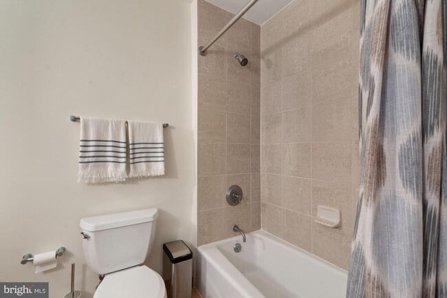 Building Photo - Incredible 11th Floor 2BR/2BA Condo (including reserved garage parking) in Vibrant Mount Vernon T...