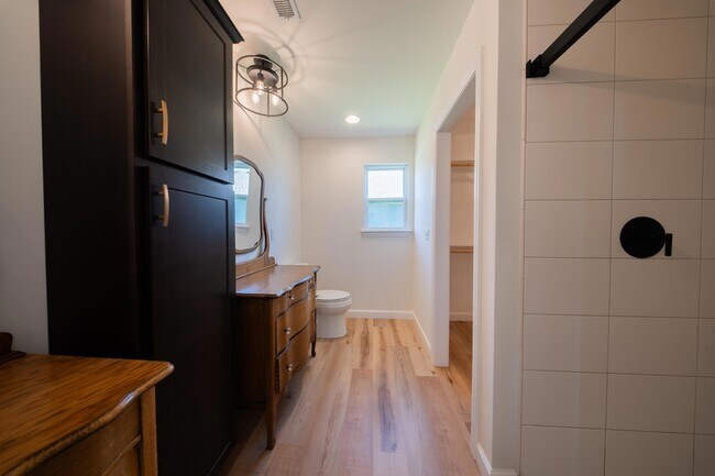 Building Photo - 708 Promenade Dr