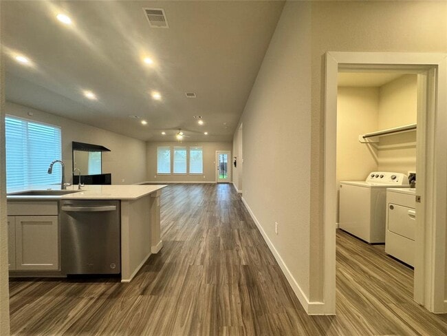 Building Photo - 14273 Lake Lodge Dr