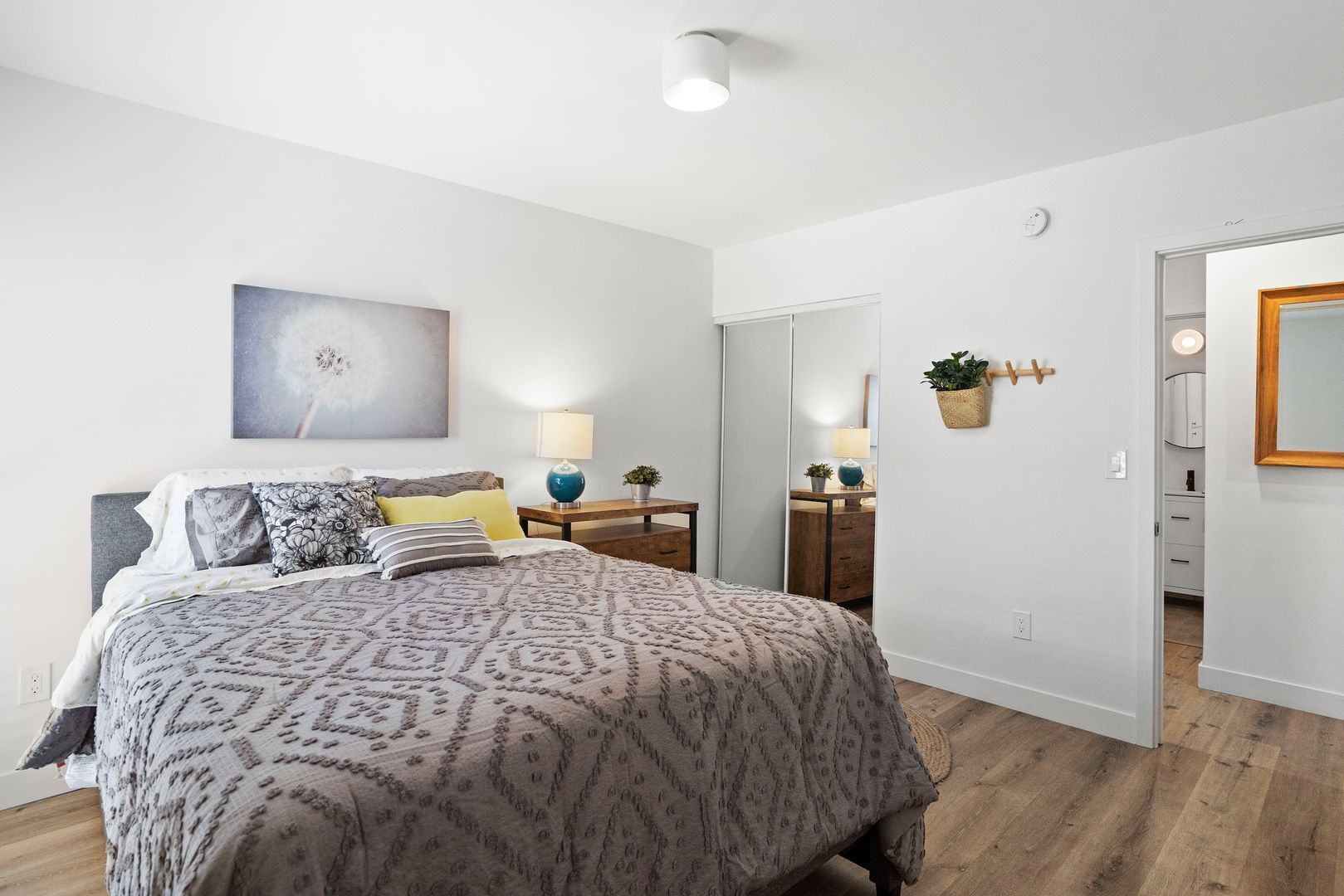 Building Photo - Individual Bungalows: All 1 bedroom/ 1 bath units all with LARGE PRIVATE YARDS.