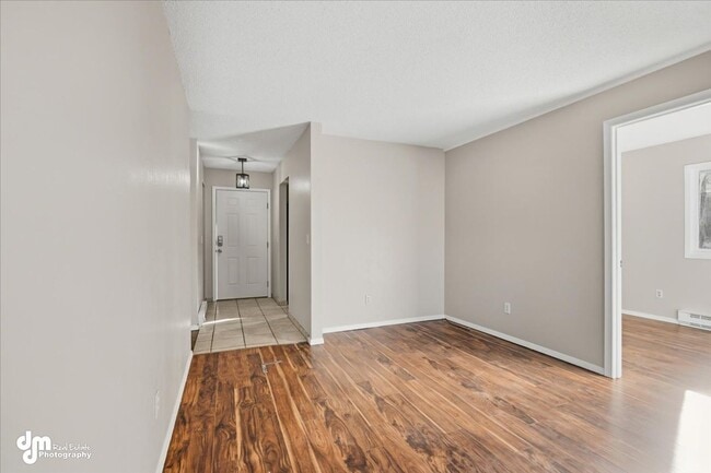 Building Photo - Charming 2BD/1BA Condo