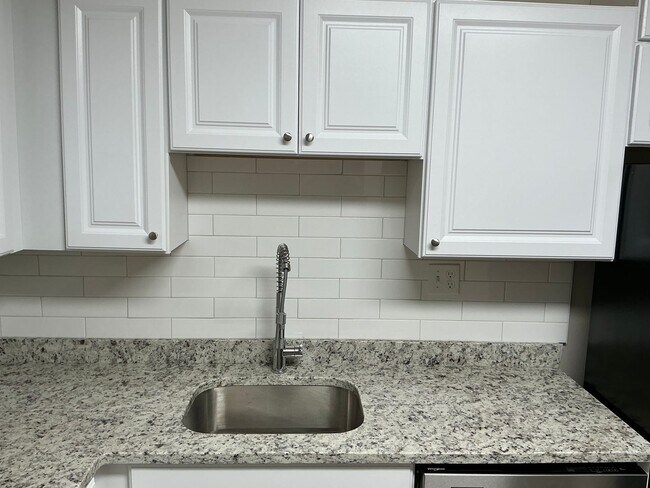 Building Photo - 2315 Cromwell Hills Dr