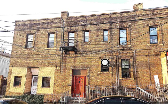 Primary Photo - 245 Liberty Ave
