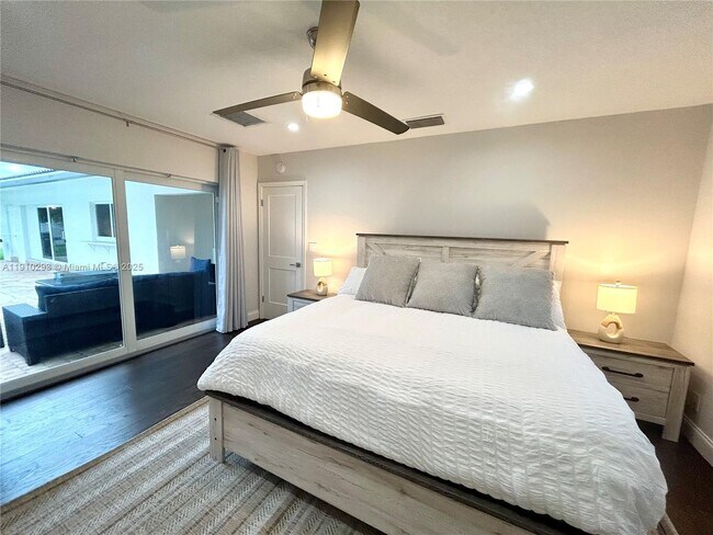 Building Photo - 5660 Golfway Dr