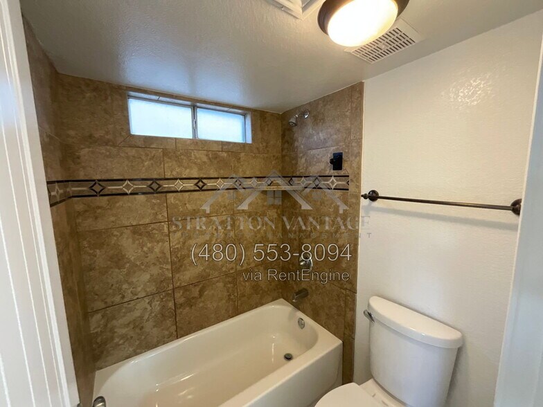 Building Photo - 441 S Maple