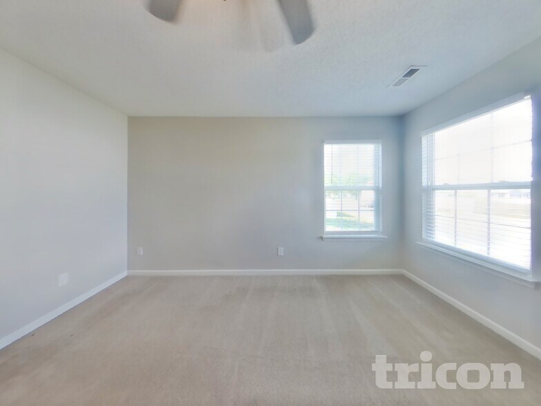 Building Photo - 15228 Pangborn Pl