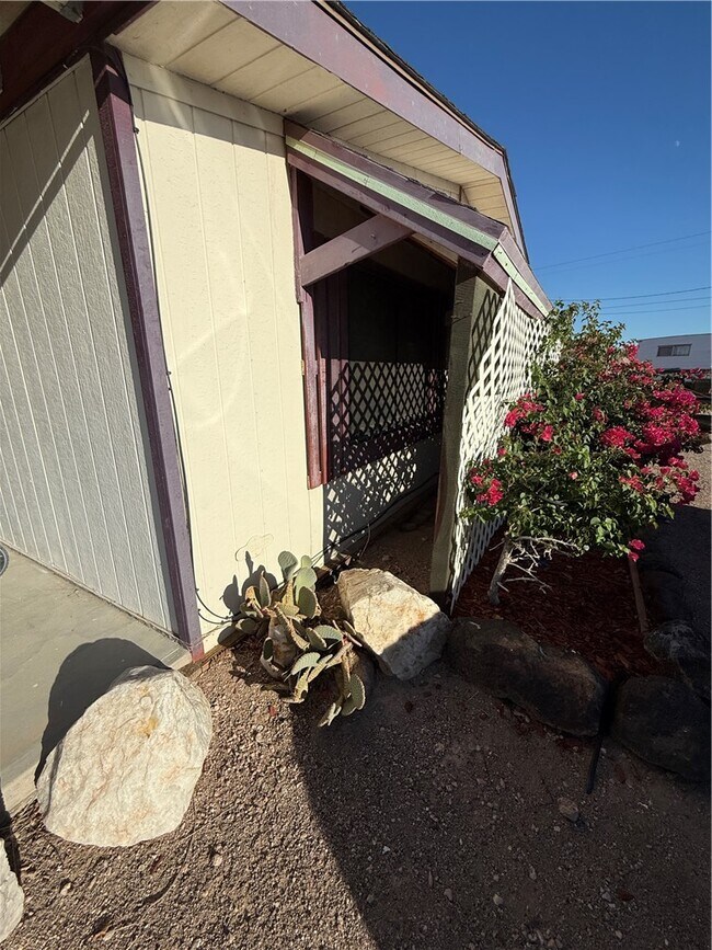 Building Photo - 4060 La Mesa Rd