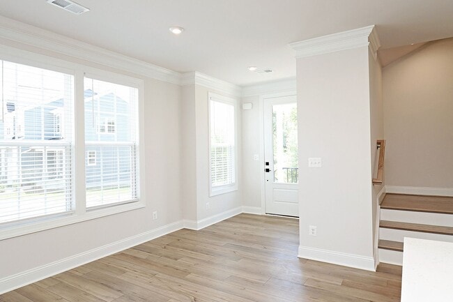 Building Photo - $500 off 1st Month's Rent! Pet-Friendly End-Unit Townhome in Crozet