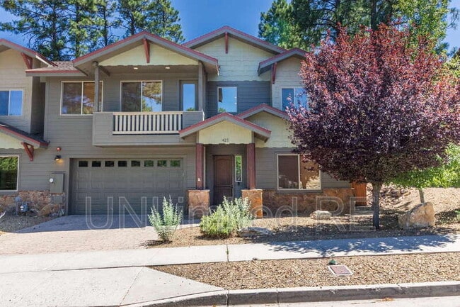 Primary Photo - 425 E Woodland Dr