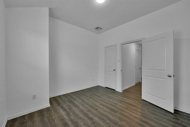 Building Photo - 16034 Dehay Ln