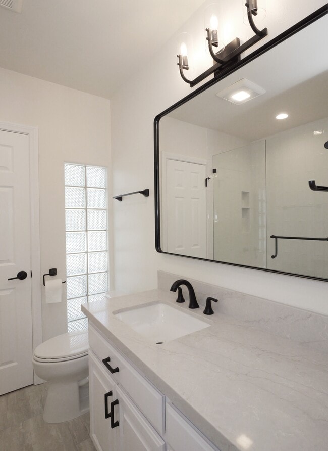 Building Photo - 108 Vía Mesa Grande