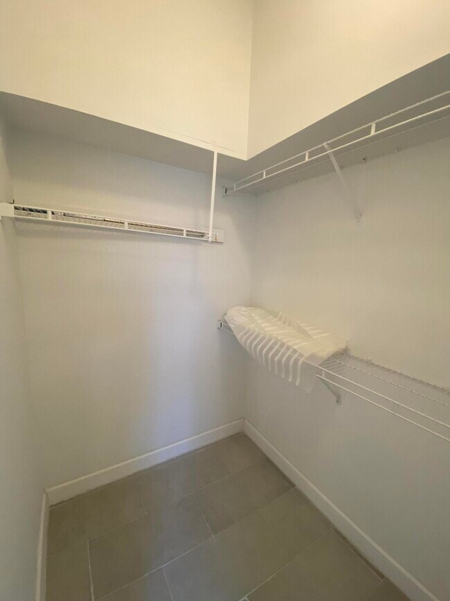 Building Photo - 8057 Bracken Ln