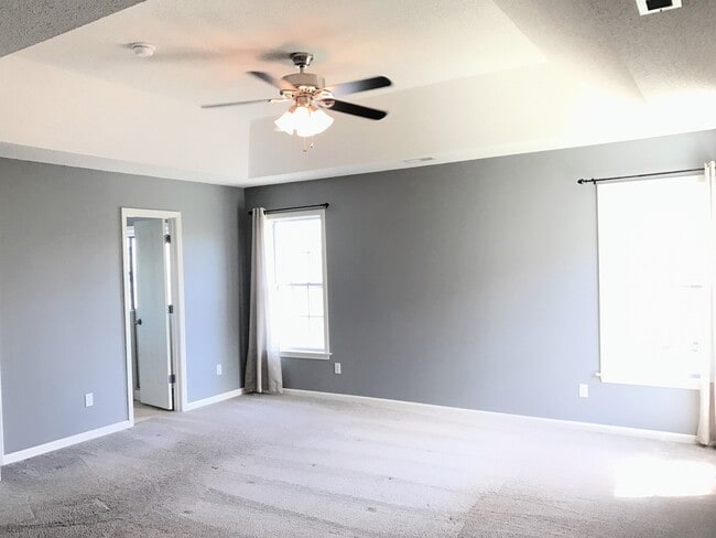 Building Photo - Great Family Home -  Fenced Backyard - Garage!