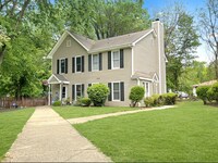 Building Photo - Welcome to Your Luxurious, Fully Renovated Townhome at 3150 Driftwood Dr APT B - Fully Renovated,...