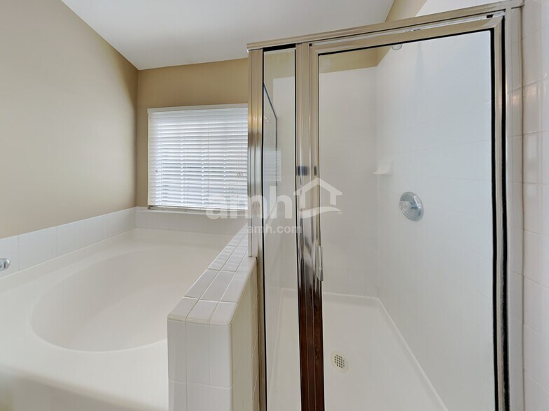 Building Photo - 1635 Bitter Creek Dr