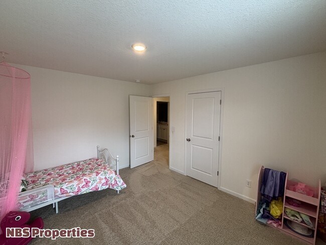 Building Photo - 7402 Cottontail St