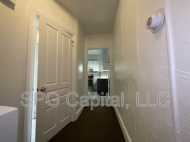 Building Photo - 142 W Jackson St