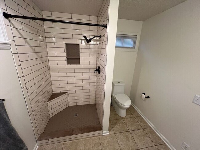 Building Photo - 616 W 63rd St