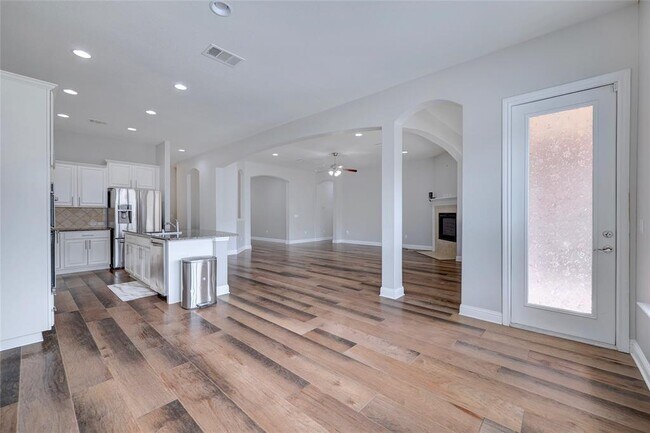 Building Photo - 16017 Jeffs Ln