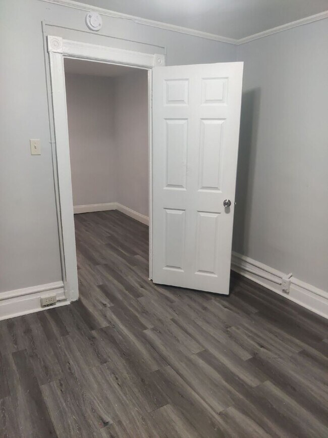 Building Photo - 384 Tilghman St