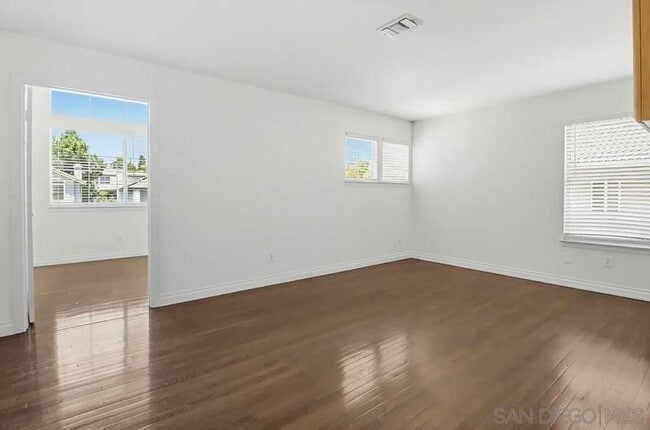 Building Photo - 1100 Corrales Ln