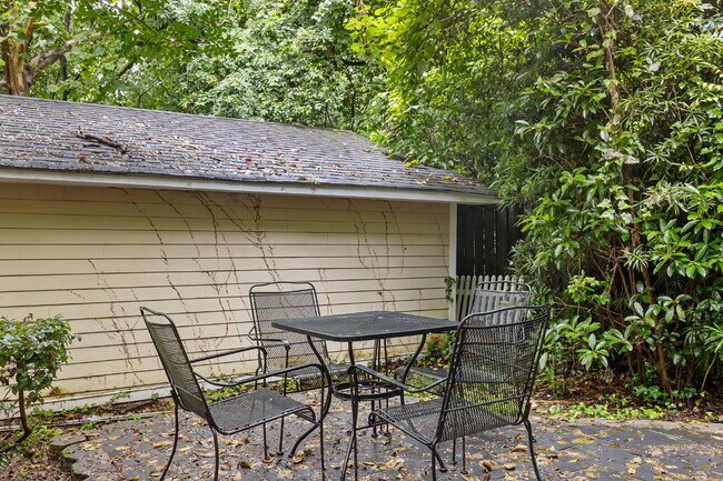 Building Photo - The Laurens Cottage | University Hill