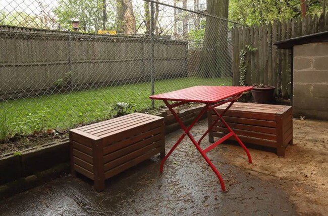 Building Photo - 134 Coles St