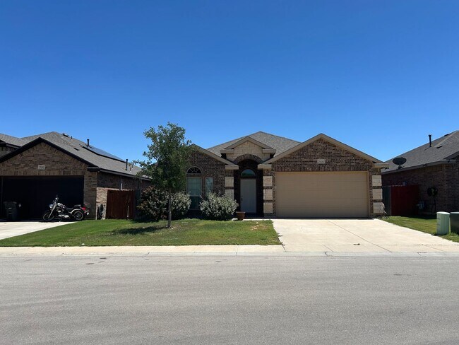 Building Photo - Beautiful 3-Bedroom Home with Den and Fire...