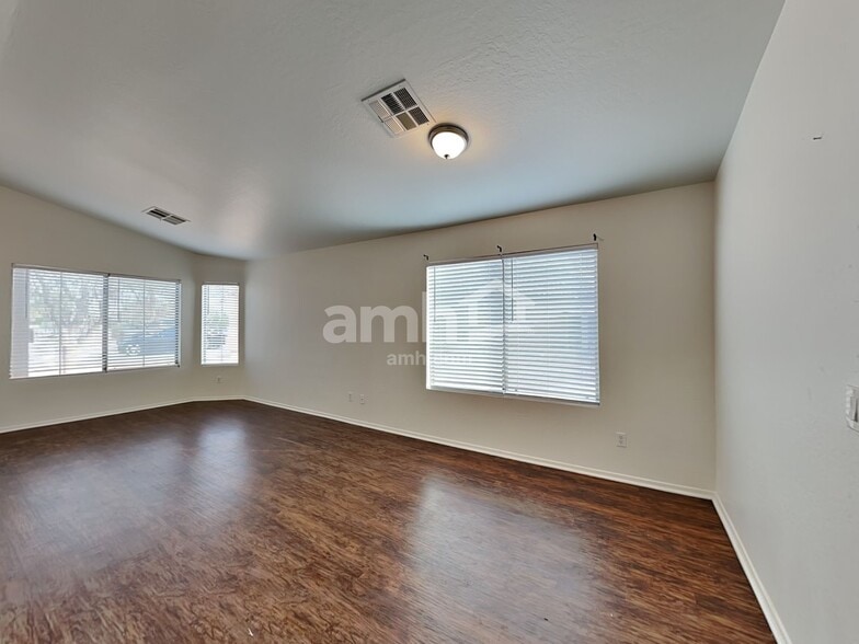 Building Photo - 4228 S 100th Dr