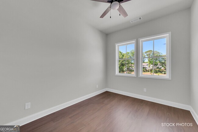 Building Photo - 1038 Homestead Way St