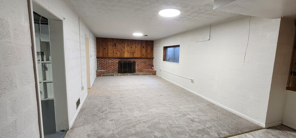 Building Photo - 1001 Orchard Way