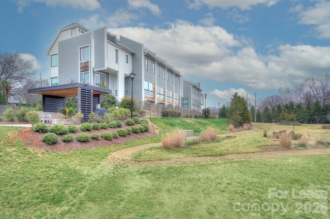 Building Photo - 2737 Shenandoah Ave