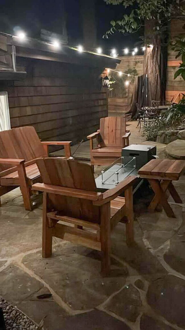 Building Photo - 522 Cascade Dr