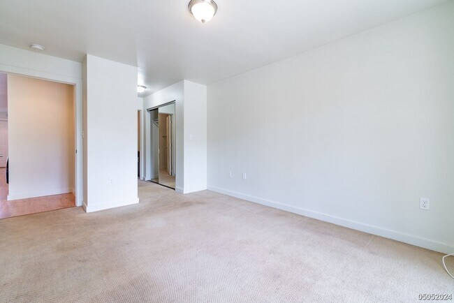 Building Photo - $3,400 | 3br/2ba Condominium in Sixty Park...