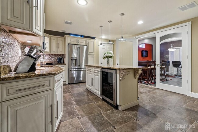 Building Photo - 16 Valley Wood Dr