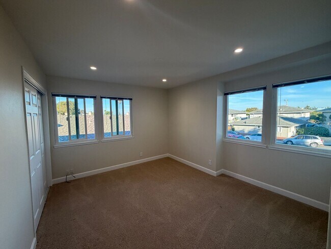 Building Photo - 1850 El Parque Ct