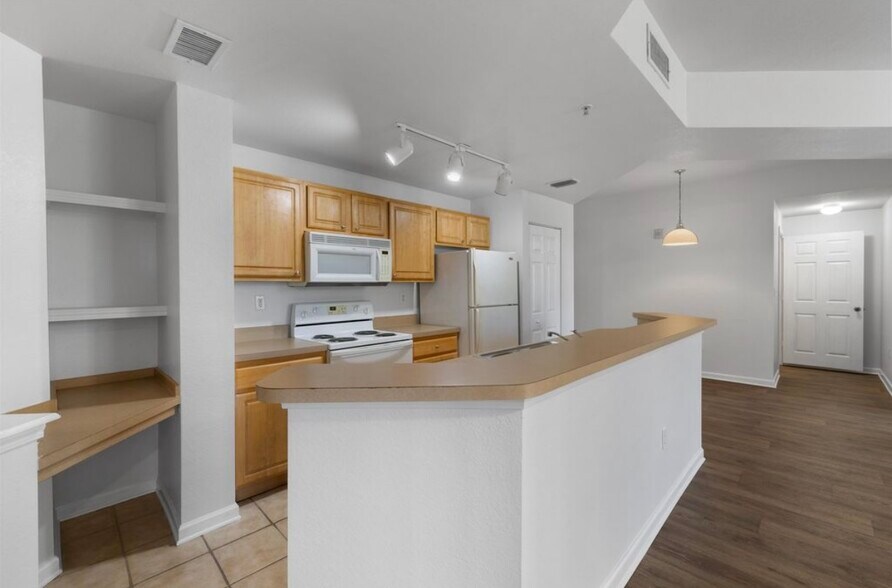 Building Photo - 405 S Villa San Marco Dr
