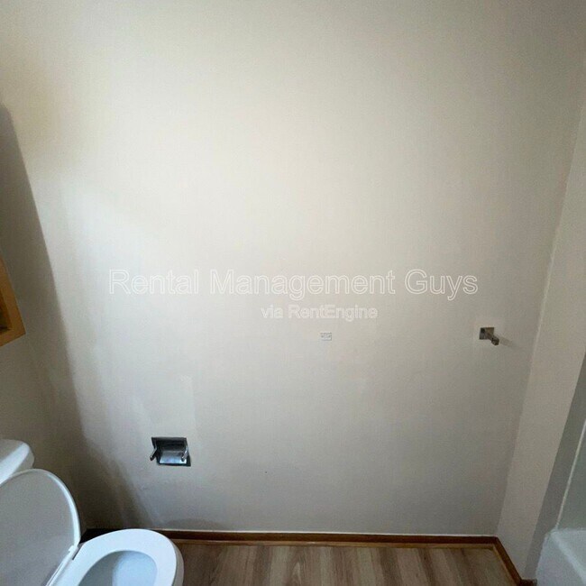 Building Photo - 3319 Longfellow Ave