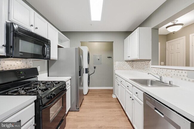 Building Photo - 8091 Lacy Dr