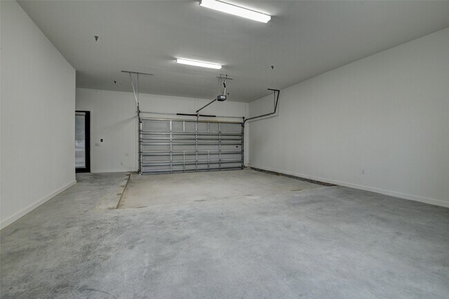 Building Photo - 6400 Washington St