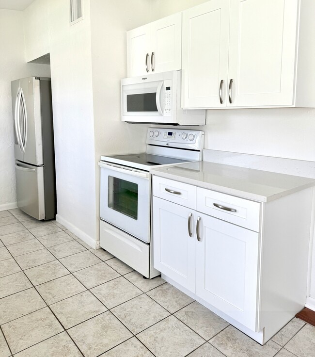 Building Photo - 1515 Sawyerwood Ave