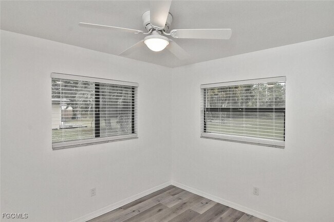 Building Photo - 1202 E 7th St