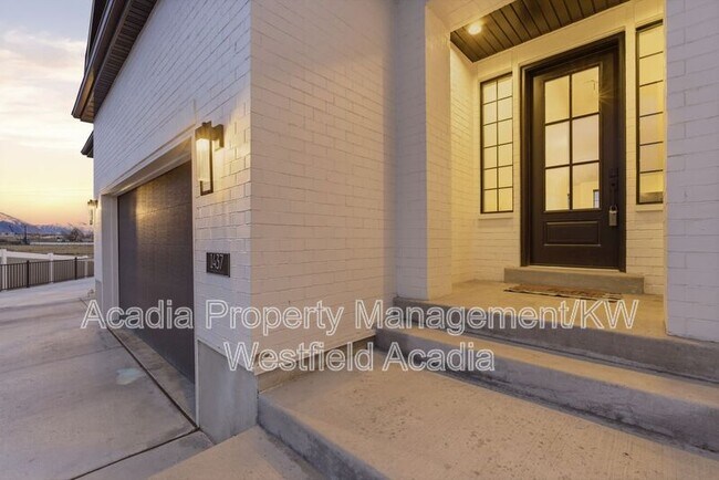 Building Photo - 1437 W Valley Dr