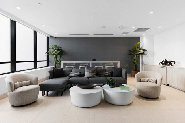 Building Photo - 225 N Miami Ave