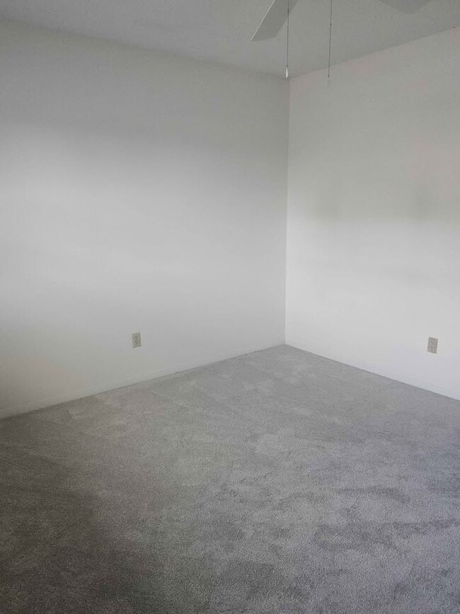 Building Photo - 121 S Regency Dr