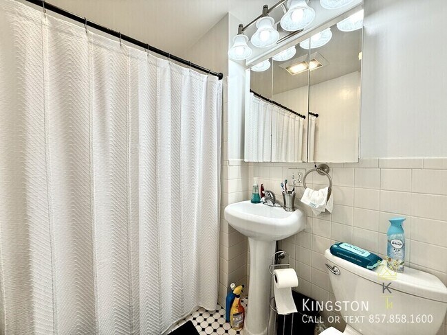 Building Photo - 672 Washington St