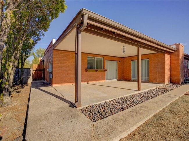 Building Photo - EASTSIDE LOCATION!!!